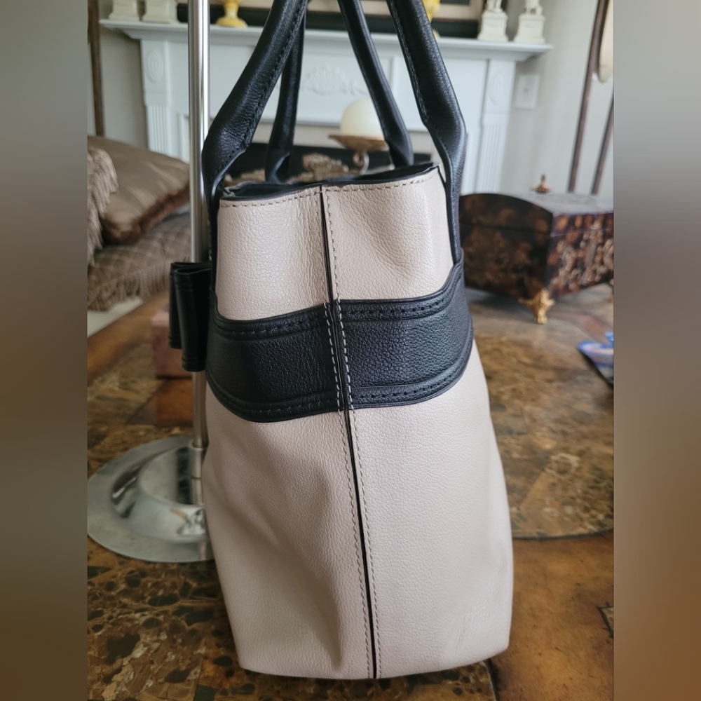 Kate Spade Black and Cream Bow Tote Bag - Picture 3 of 9